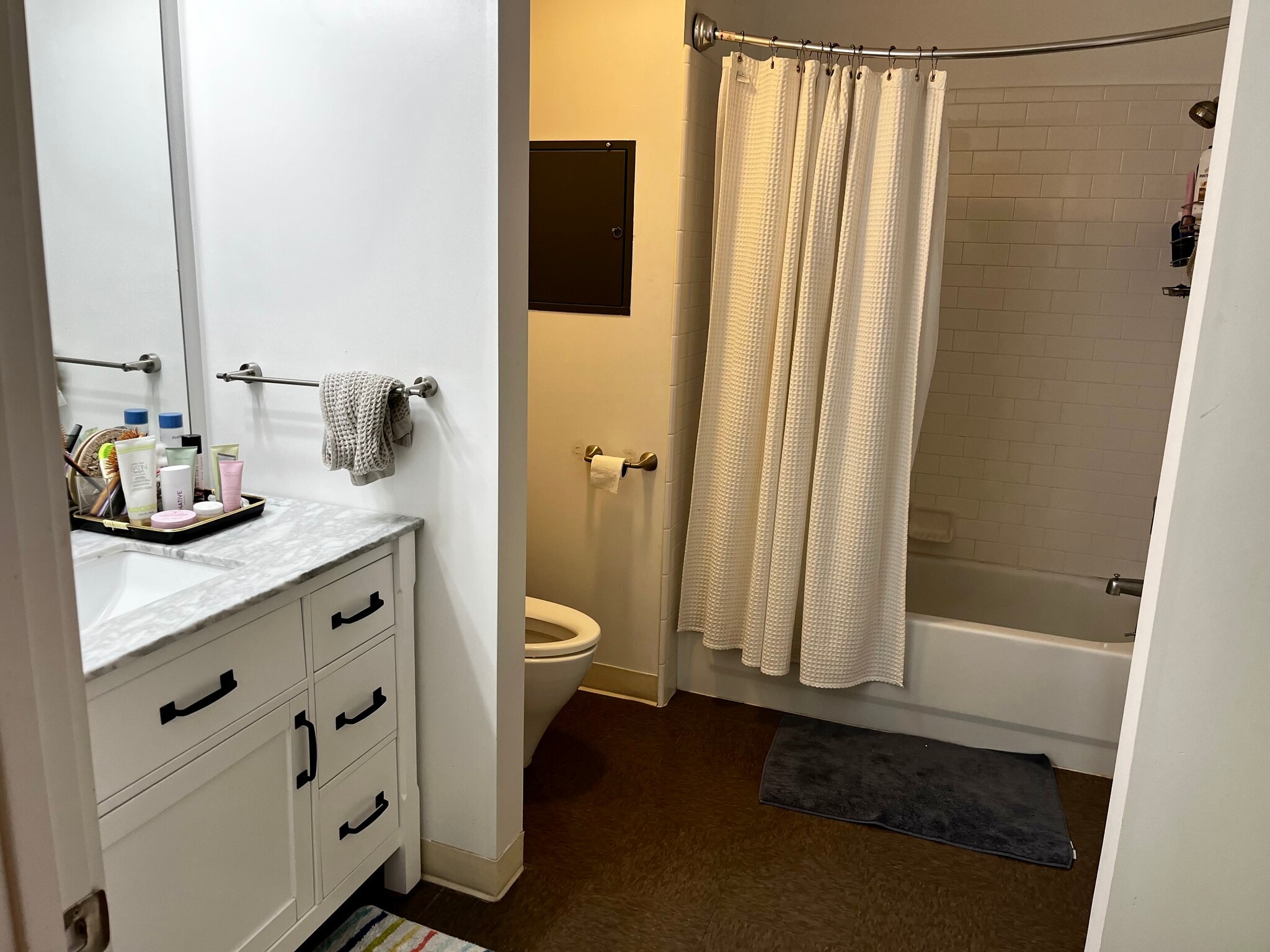 Sink/Shower - 1201 Pine St