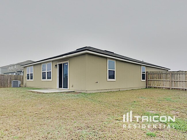 Building Photo - 2210 Pebble Point Dr