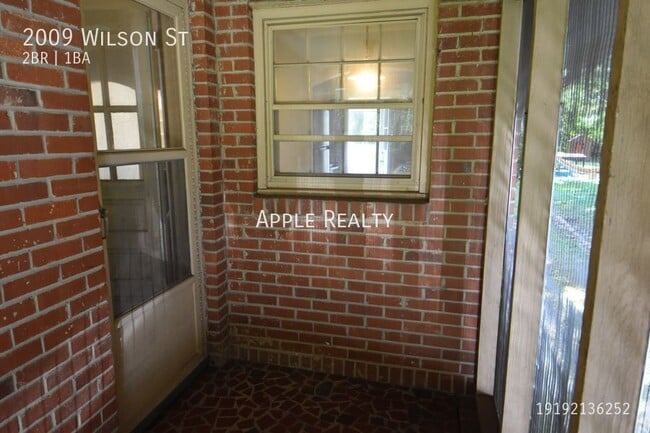 Building Photo - 2009 Wilson St