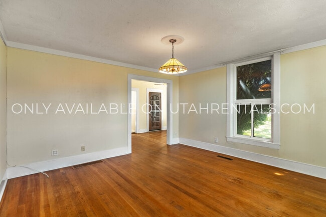 Building Photo - 10470 S Columbine Cir