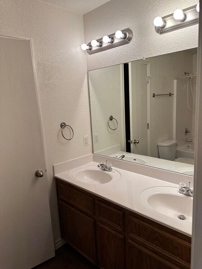 Building Photo - 4600 Waterproof Dr
