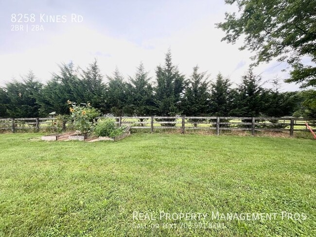Building Photo - FIVE ACRE HORSE FARM!
