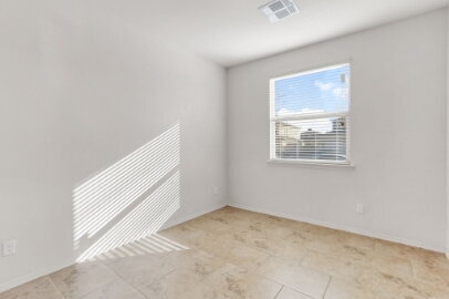 Building Photo - Charming 3-Bedroom Home with 2 Full Baths close to Park