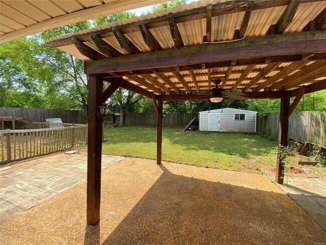 Building Photo - ** 3 Bed 2 Bath located behind Faulkner ** Call the self showing number to schedule a tour 334-36...