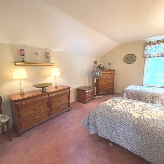 Building Photo - 697 South End Rd