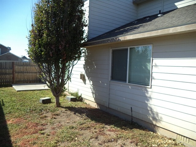 Building Photo - 1074 S New Summer Ave