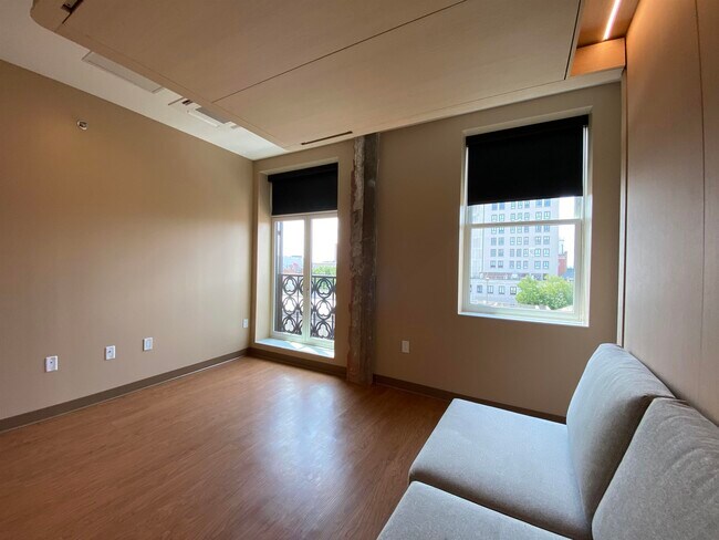 Building Photo - 83 Hanover St