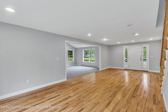 Building Photo - 5 Dugans Ln