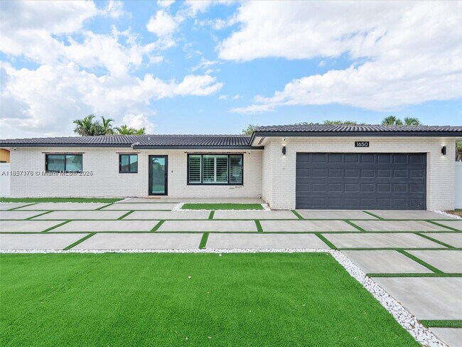 Building Photo - 1650 NW 114th Ave