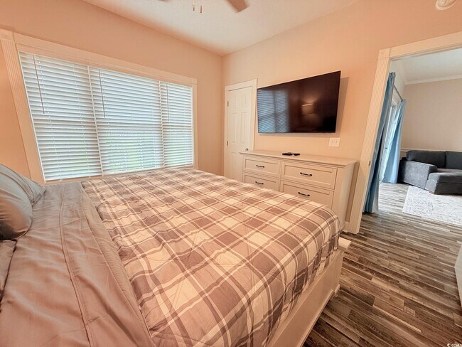 Building Photo - 4860 Carnation Cir