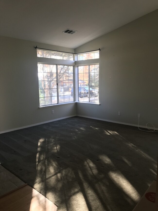 Building Photo - Beautiful 4 bedroom custom