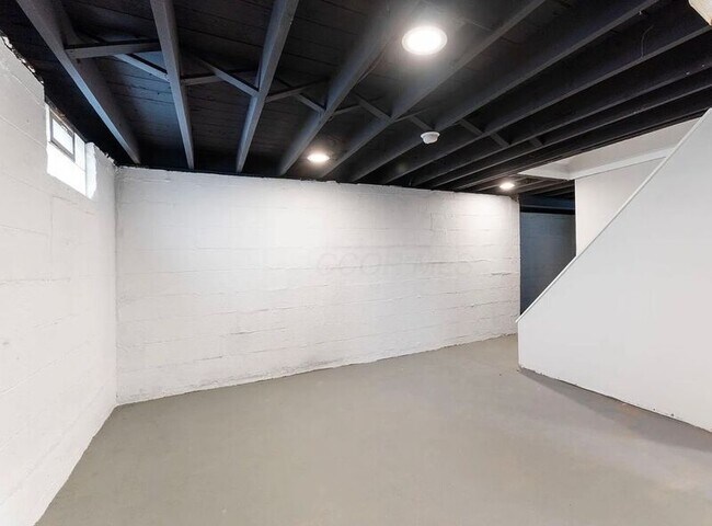 Building Photo - 2147 Homestead Dr