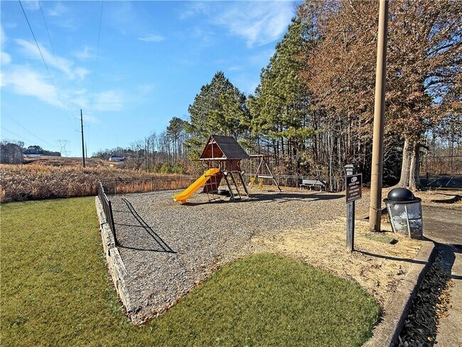 Building Photo - 3028 Express Ln NE