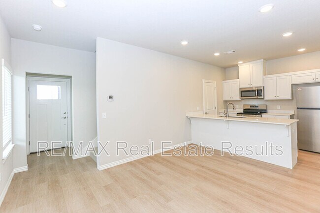 Building Photo - 1401 SW Poigai Wy