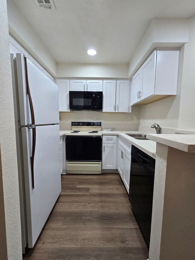 Building Photo - 2180 Pinetop Ln