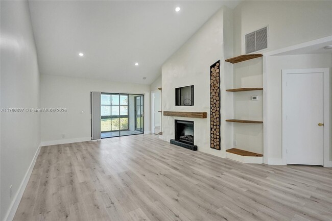 Building Photo - 155 Love Crescent