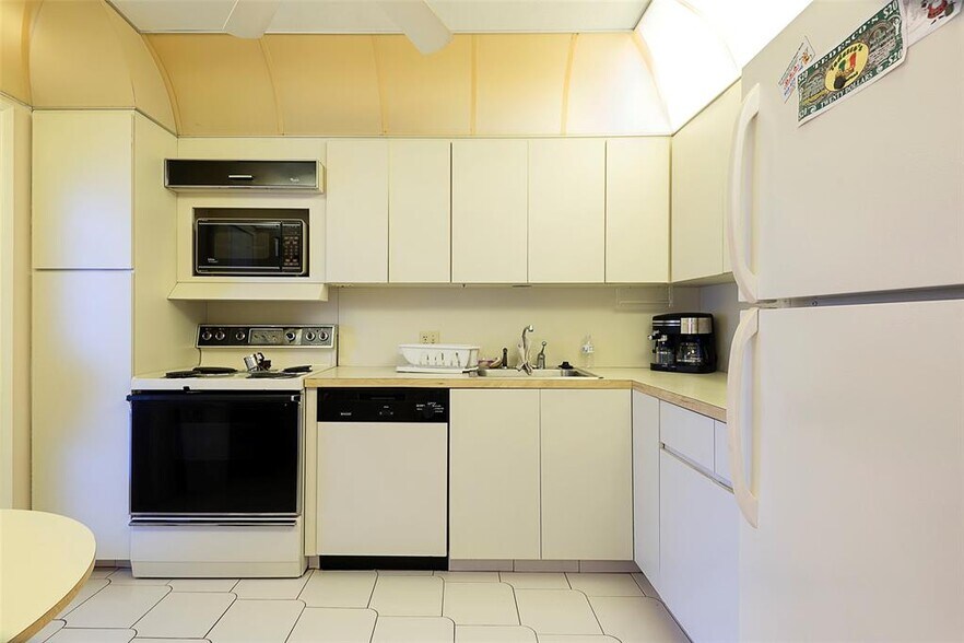 Building Photo - 3051 N Course Dr