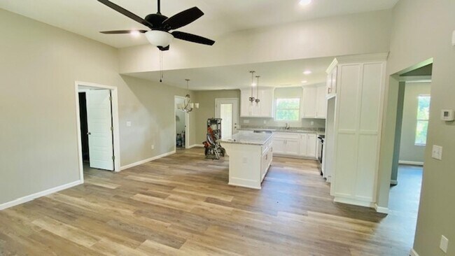 Building Photo - 227 Co Rd 464