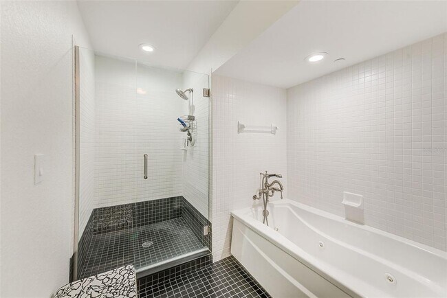 Building Photo - 217 18th Ave