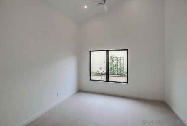 Building Photo - 14066 Crest Way