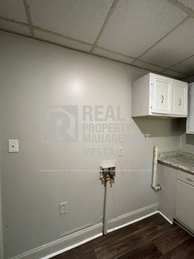 Building Photo - Spacious Three Bedroom House in South Macon