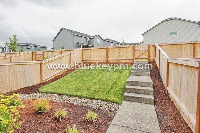Building Photo - 3 Bed, 2.5 Bath Townhome Near WSU and Legacy Salmon Creek