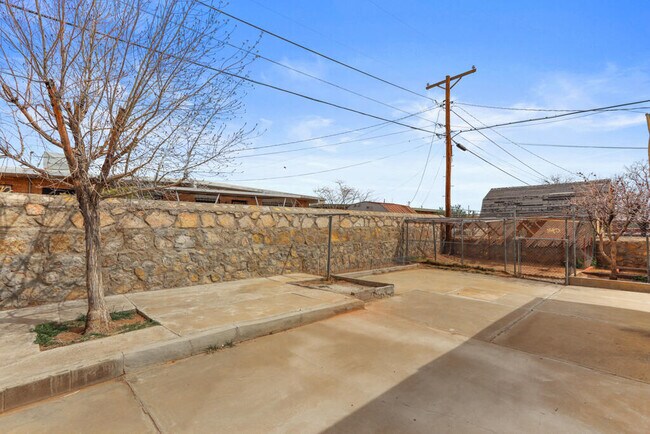 Building Photo - 5201 Cornell Ave