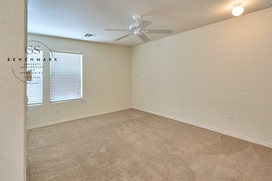 Building Photo - 4211 E Wading Pond Dr
