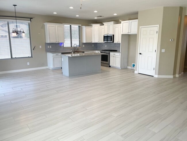 Building Photo - Beautiful Single Level 3 Bed/ 2 Bath + Den Home In Maricopa. Tons of Upgrades Throughout!
