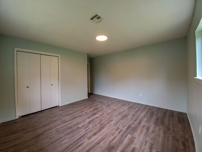Building Photo - 1121 E Parker St