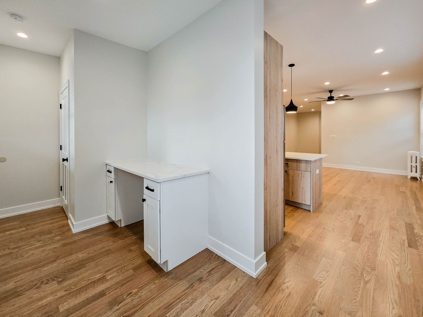 Building Photo - 4949 N Oakley Ave