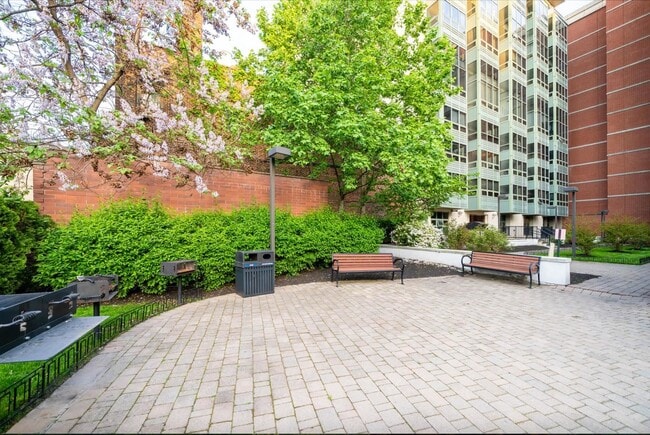 Building Photo - 689 Marin Blvd