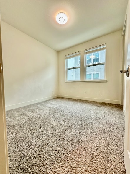 Building Photo - 26 Nogales Ln