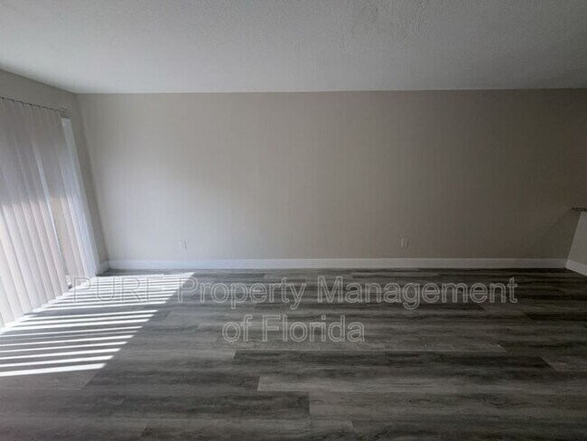 Building Photo - 5485 SE 30th Pl