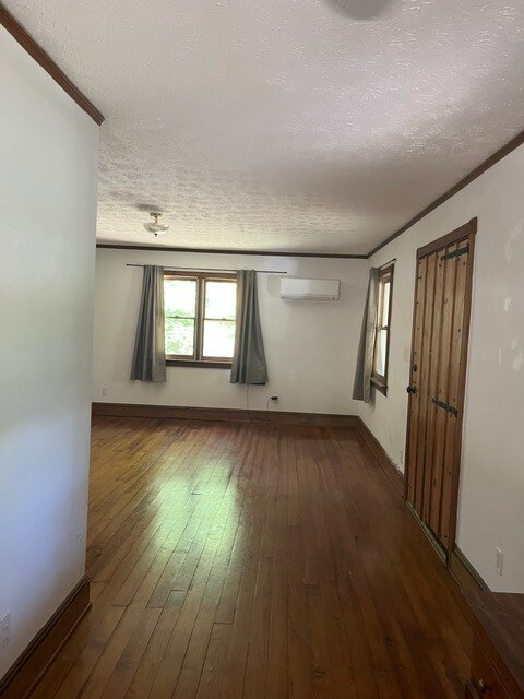 Building Photo - 225 Grandview Rd