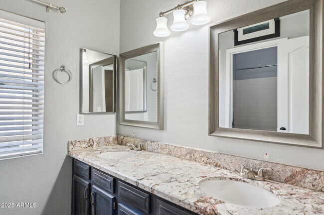 Building Photo - 758 S Lagoon Dr