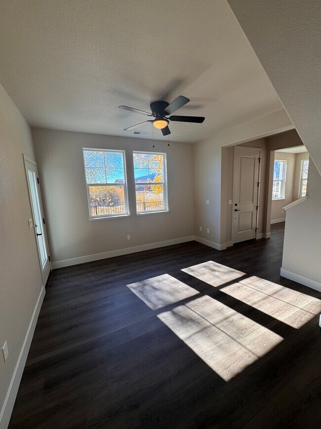 Building Photo - NEW! 3/2.5/2 Townhome in Gardnerville