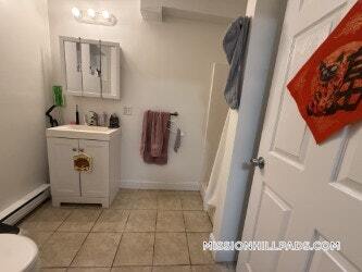 Building Photo - 883 Huntington Ave