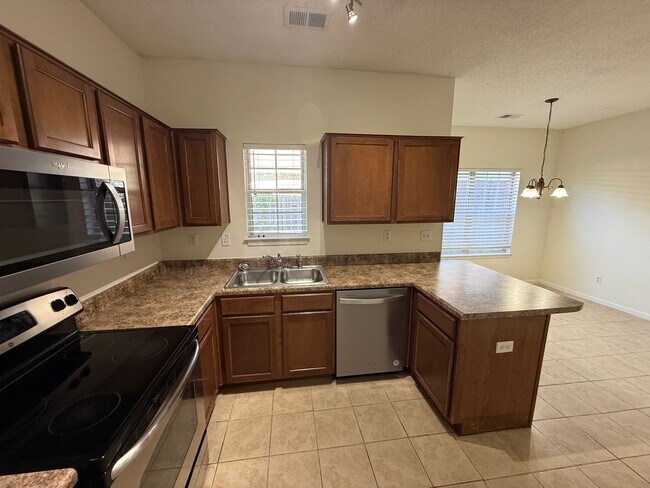 Building Photo - CORDOVA 3 BED 3 BATH RENTAL HOME NEAR SHEL...