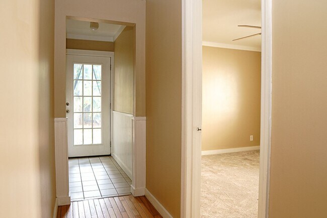 Building Photo - Three Bedroom Home in the Heart of Port Royal