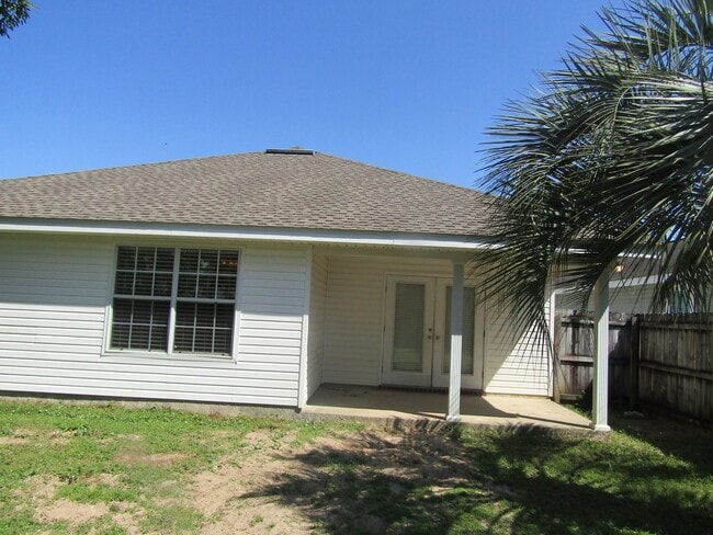 Building Photo - North Pensacola Home with Community Pool –...