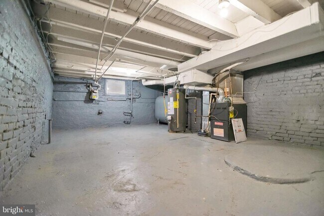 Building Photo - 2214 Wilkens Ave