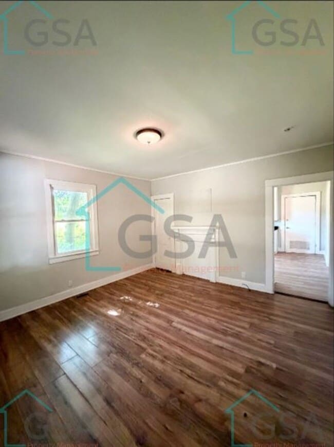Building Photo - 2 bedroom 1 bathroom House AVAILABLE NOW