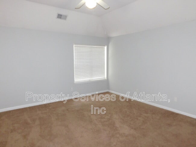 Building Photo - 5147 Round Table Dr