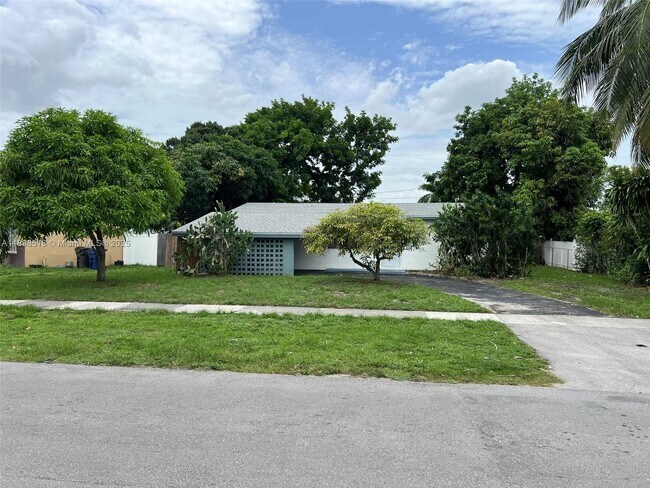 Primary Photo - 4421 NW 33rd St