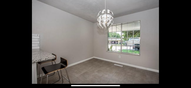 Building Photo - True 4 bed in Edmond Schools, all the mode...