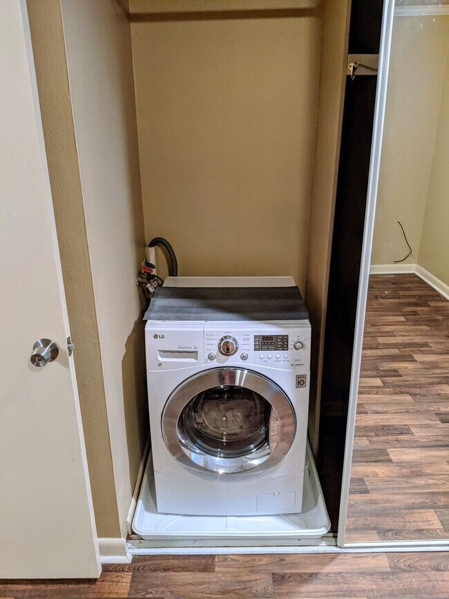 Building Photo - Greenbriar Condo for Rent!!!