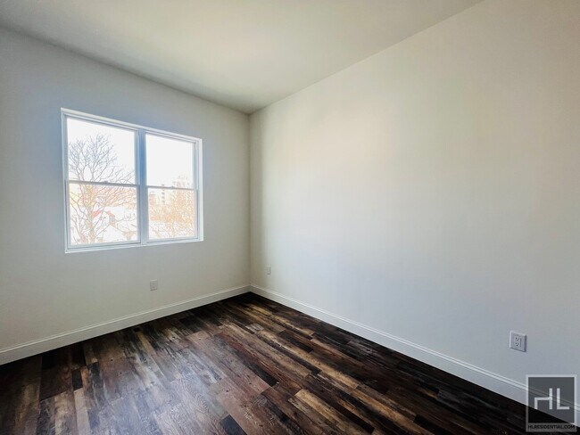 Building Photo - BAINBRIDGE AVENUE