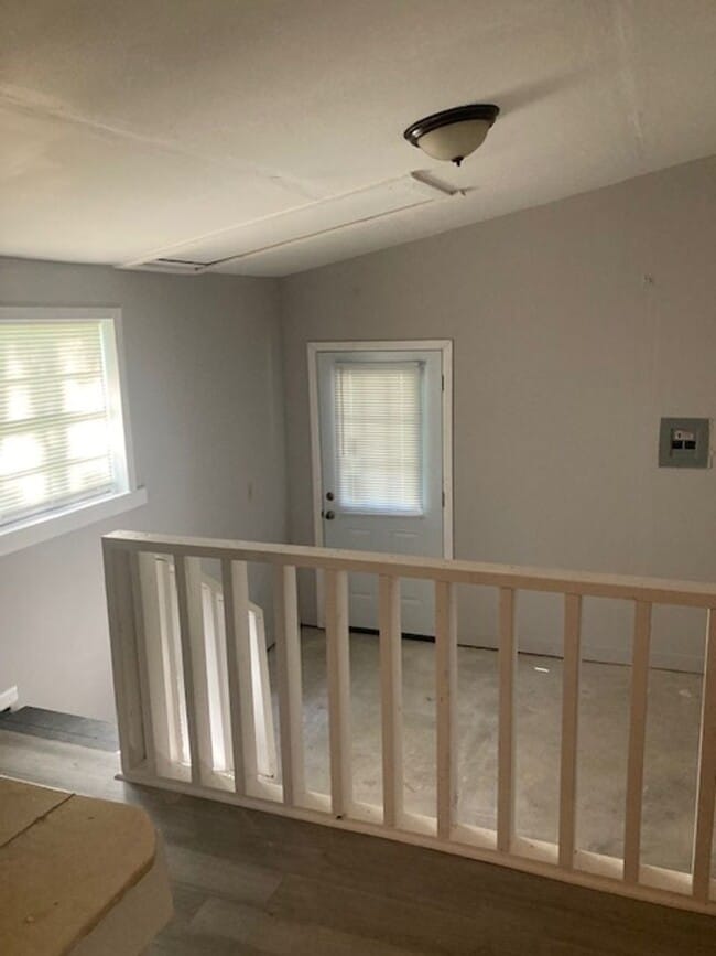 Building Photo - Moss Point 3 Bedroom