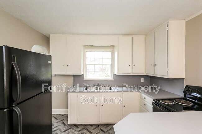 Building Photo - 805 W Twenty-Fifth St